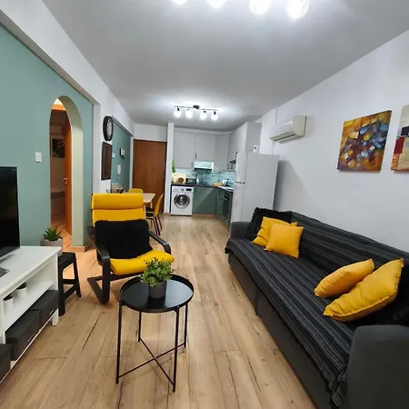 Apartment Renovated 2br Near Mackenzie - New Sunrise 105