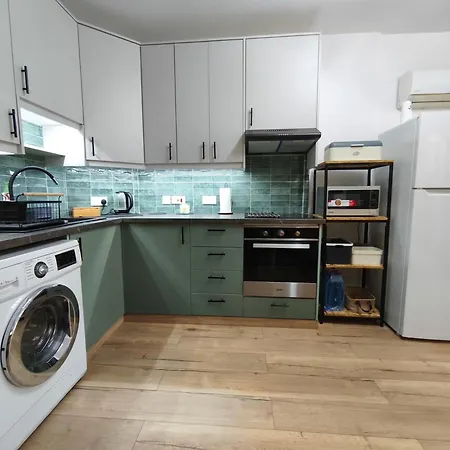Apartment Renovated 2br Near Mackenzie - New Sunrise 105 *