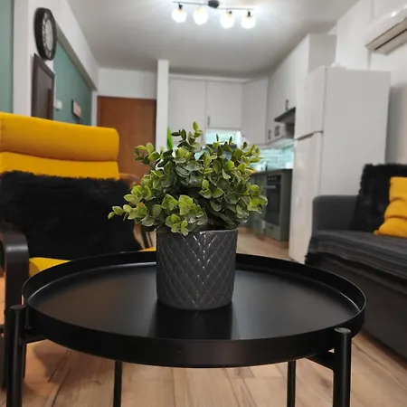 Renovated 2br Near Mackenzie - New Sunrise 105 *