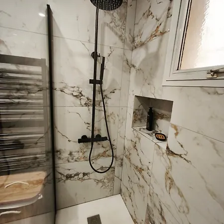 Renovated 2br Near Mackenzie - New Sunrise 105 Apartment